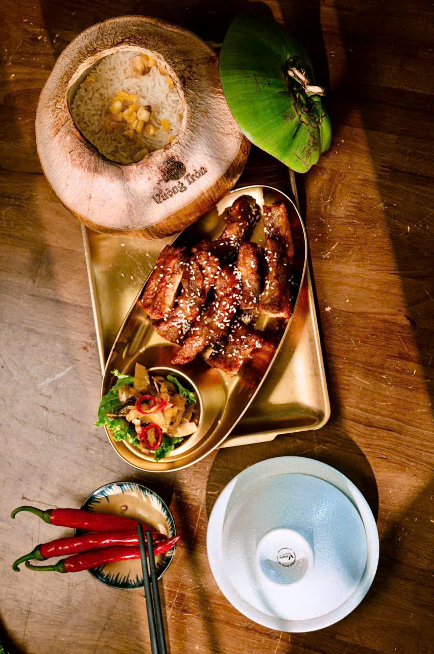 Combo cơm trái dừa sườn nướng