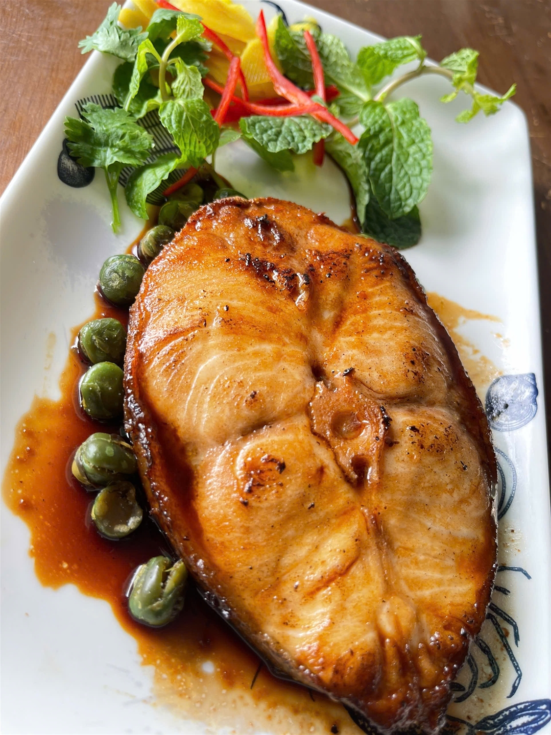 Cá bớp áp chảo xốt tiêu đen